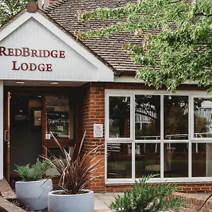 https://redbridge-lodge.cambridgehotelsuk.com